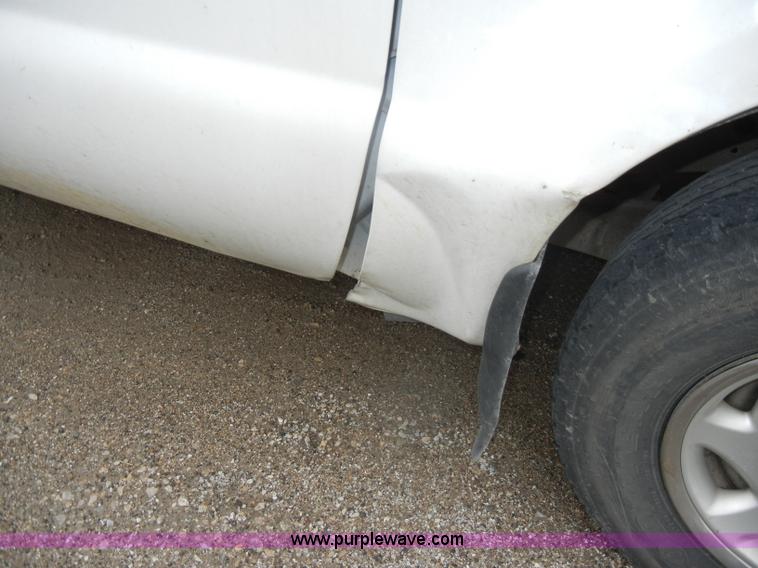 image for item D4056 2004 Ford F350 XL Super Duty pickup truck