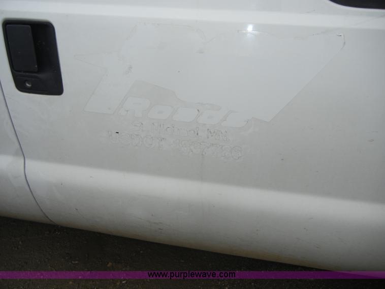 image for item D4056 2004 Ford F350 XL Super Duty pickup truck