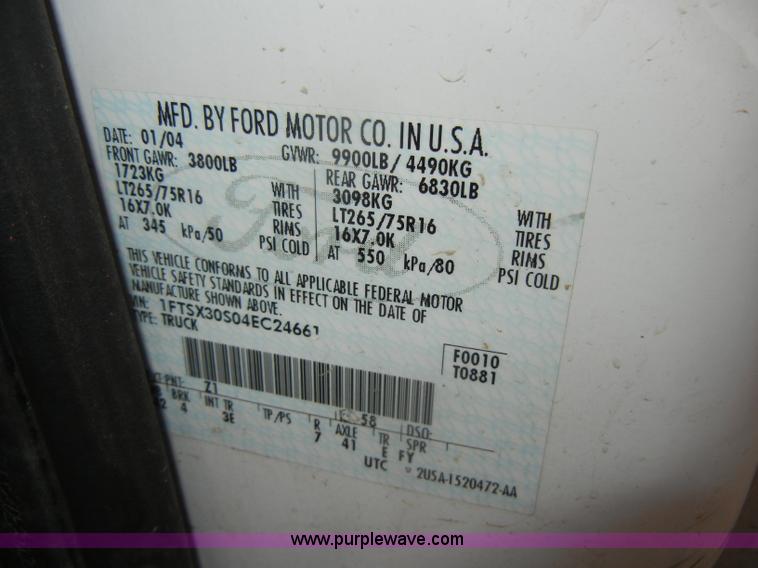 image for item D4056 2004 Ford F350 XL Super Duty pickup truck