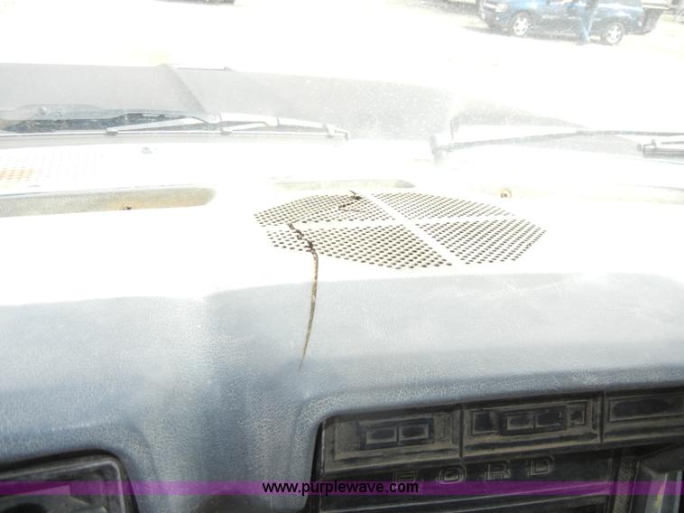 image for item D4057 1987 Ford F700 flatbed truck