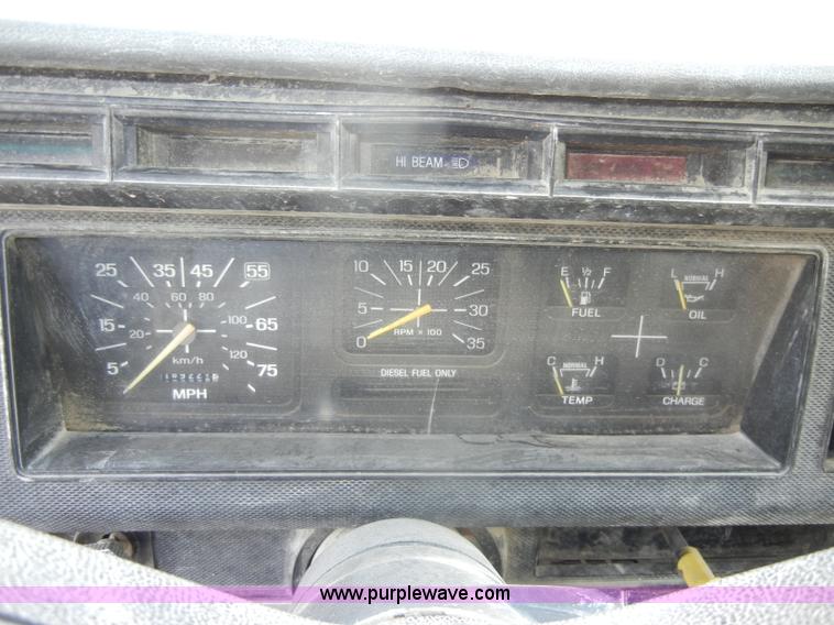 image for item D4057 1987 Ford F700 flatbed truck