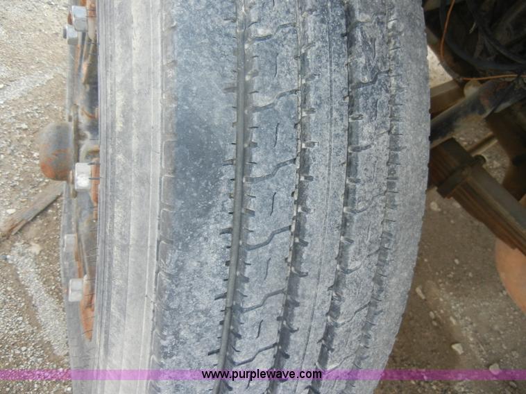 image for item D4057 1987 Ford F700 flatbed truck