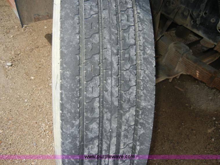 image for item D4057 1987 Ford F700 flatbed truck