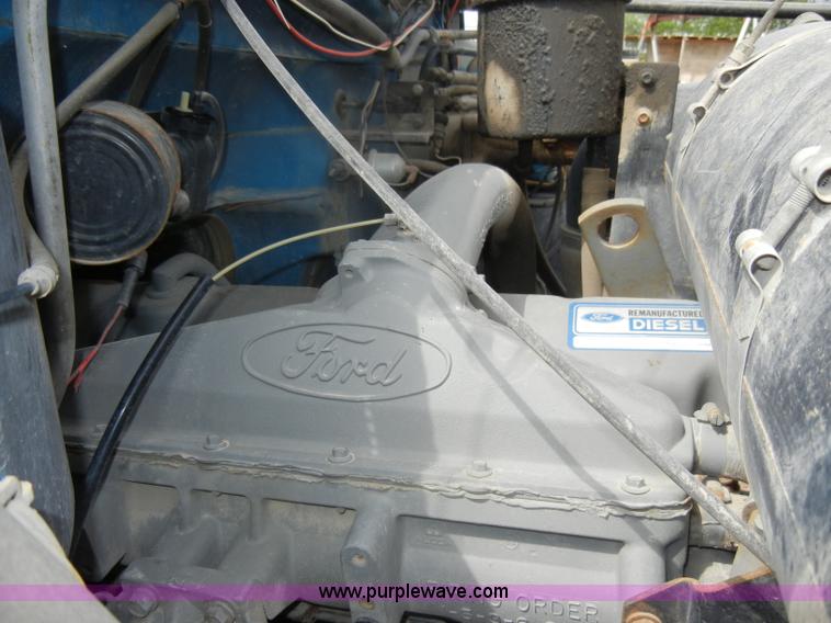 image for item D4057 1987 Ford F700 flatbed truck