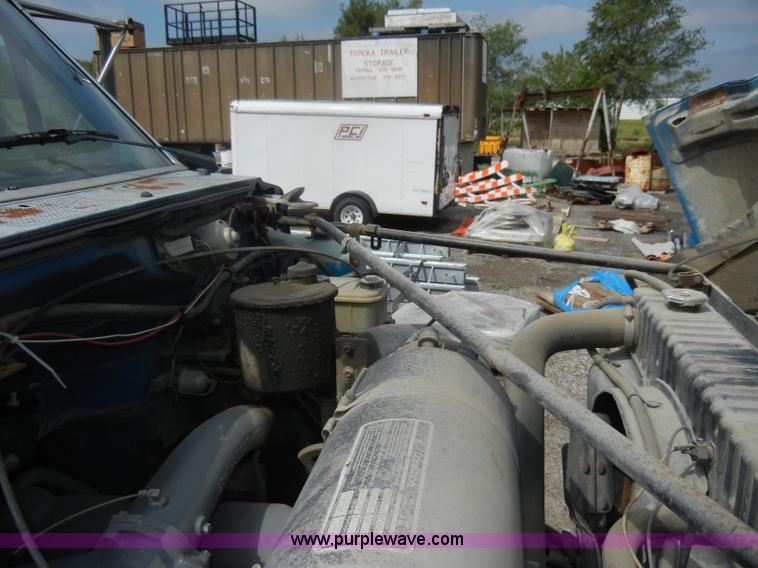 image for item D4057 1987 Ford F700 flatbed truck