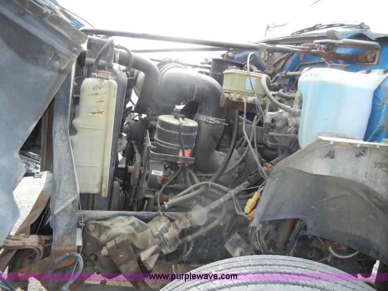 image for item D4057 1987 Ford F700 flatbed truck