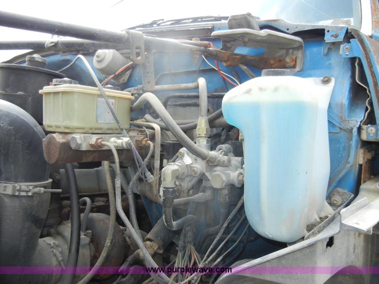 image for item D4057 1987 Ford F700 flatbed truck