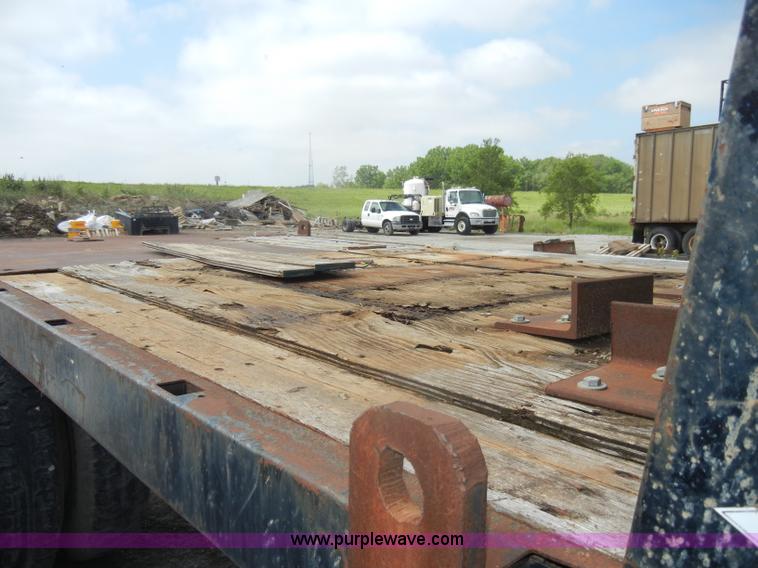 image for item D4057 1987 Ford F700 flatbed truck