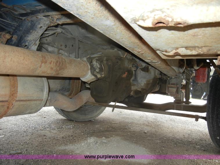 image for item D4057 1987 Ford F700 flatbed truck