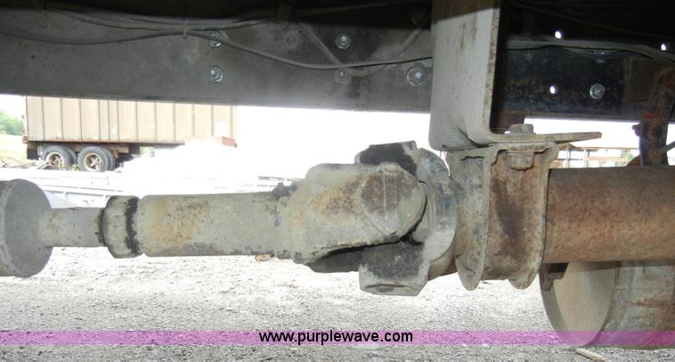 image for item D4057 1987 Ford F700 flatbed truck