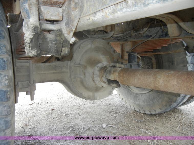 image for item D4057 1987 Ford F700 flatbed truck