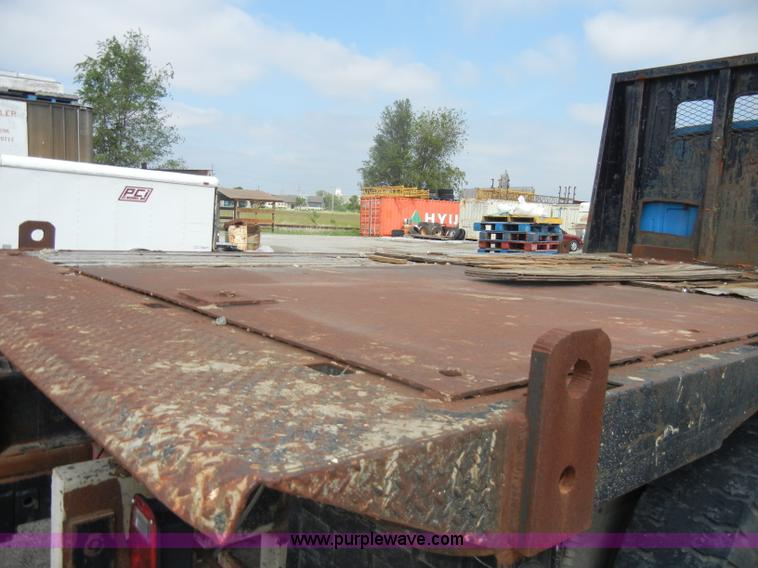 image for item D4057 1987 Ford F700 flatbed truck