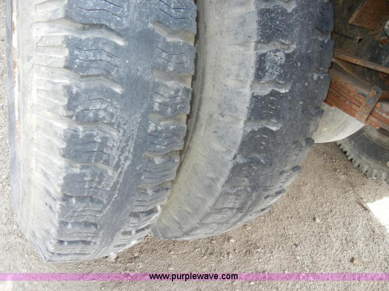 image for item D4057 1987 Ford F700 flatbed truck