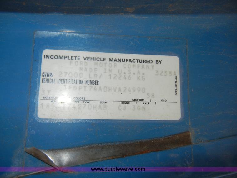 image for item D4057 1987 Ford F700 flatbed truck