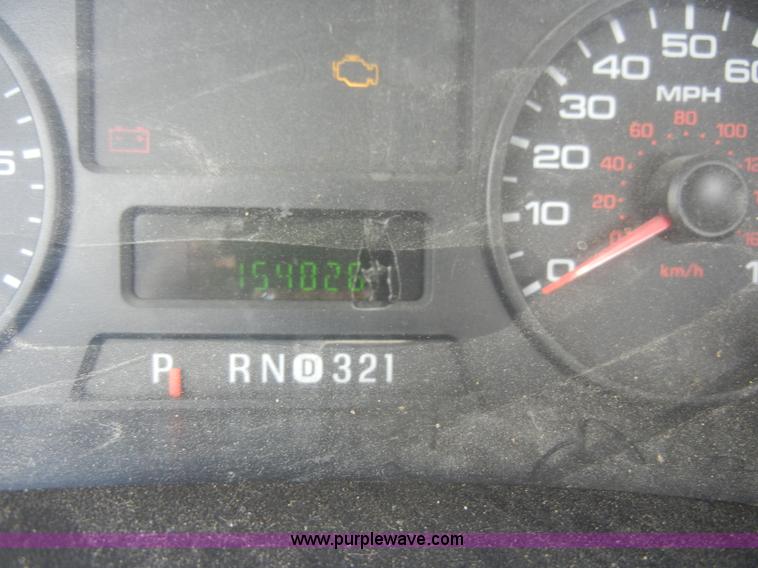 image for item D4058 2005 Ford F350 XL Super Duty truck cab and chassis