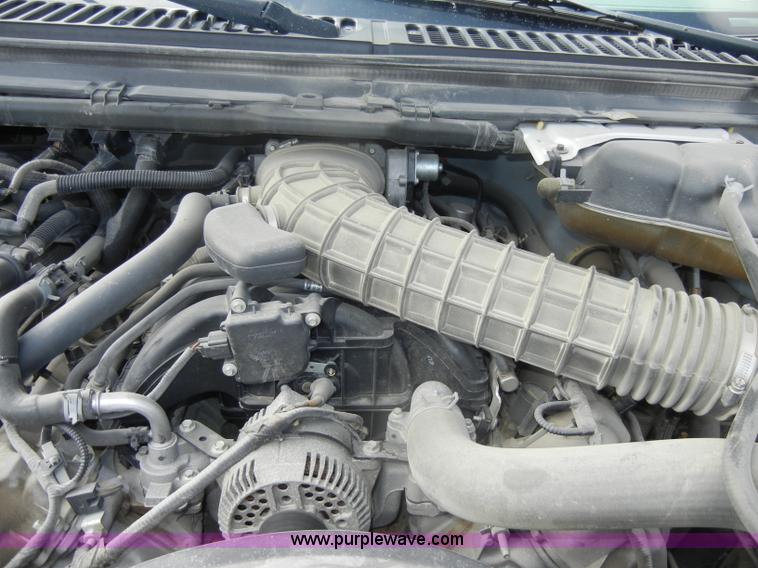 image for item D4058 2005 Ford F350 XL Super Duty truck cab and chassis