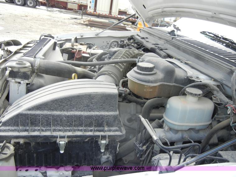 image for item D4058 2005 Ford F350 XL Super Duty truck cab and chassis