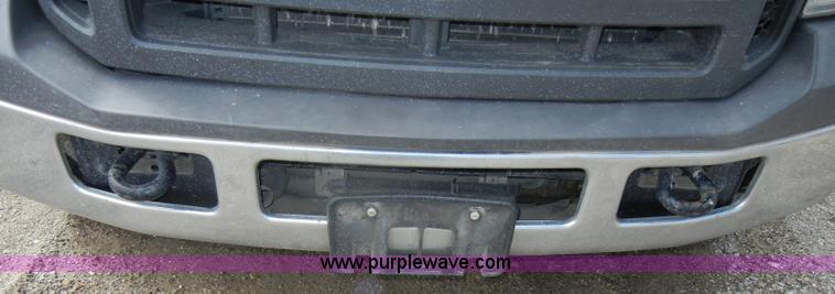 image for item D4058 2005 Ford F350 XL Super Duty truck cab and chassis