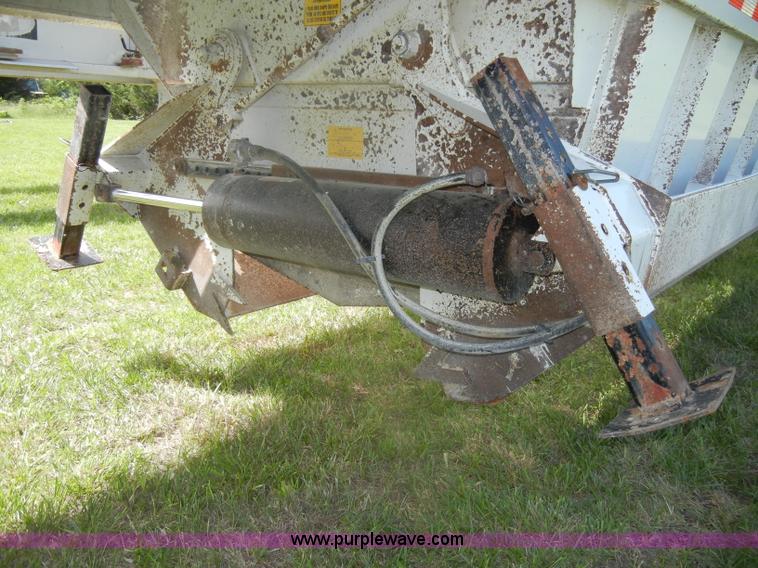 image for item D4076 2006 CTS BDT-40 40' pack mule trailer