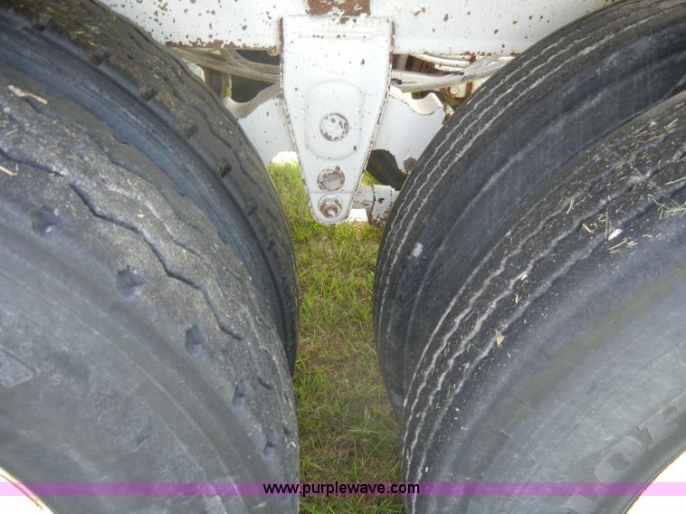 image for item D4076 2006 CTS BDT-40 40' pack mule trailer