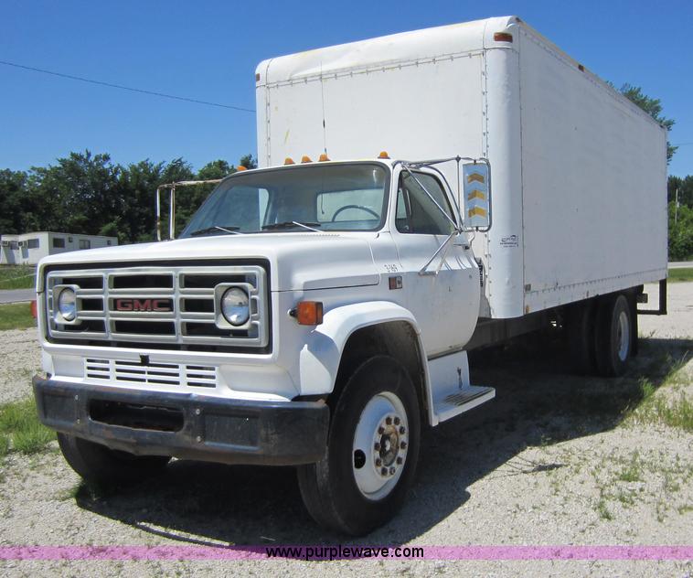 image for item D5516 1986 GMC 7000 box truck
