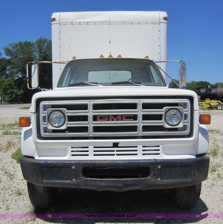 image for item D5516 1986 GMC 7000 box truck
