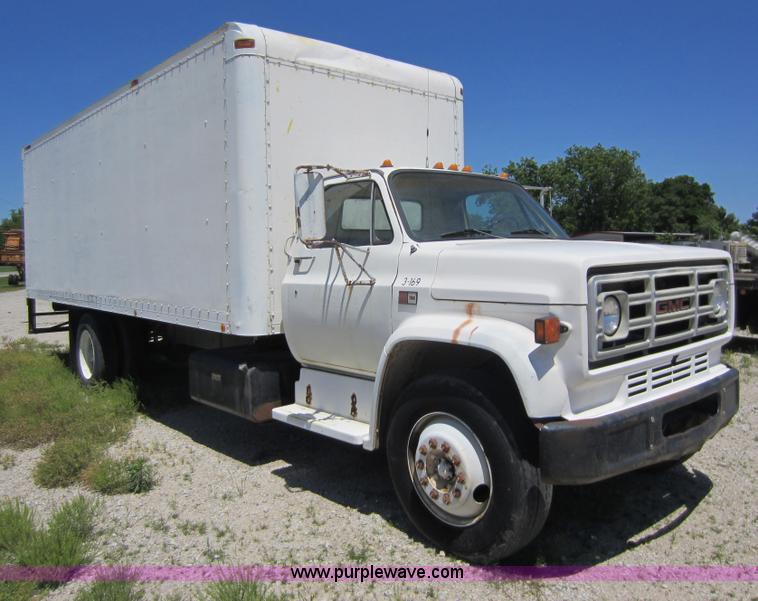 image for item D5516 1986 GMC 7000 box truck