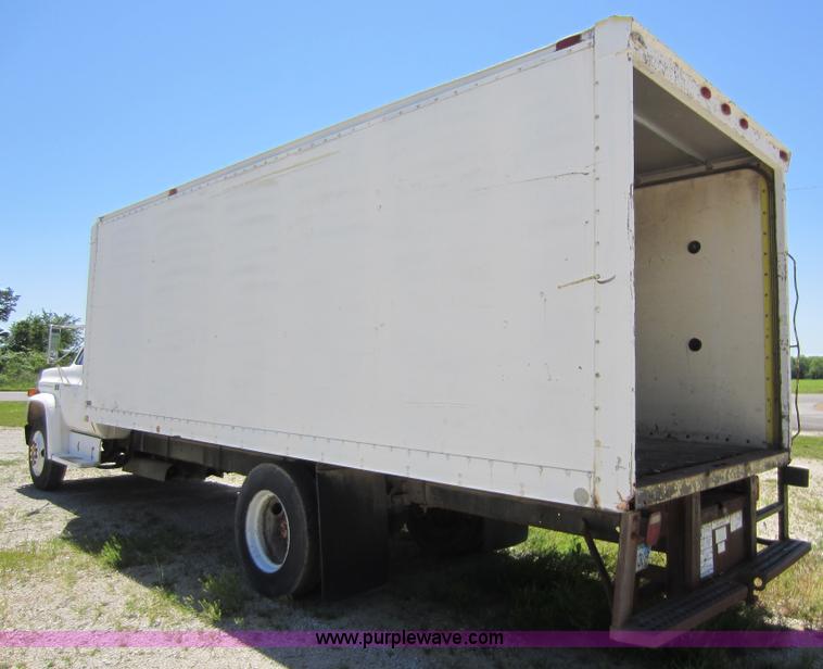 image for item D5516 1986 GMC 7000 box truck
