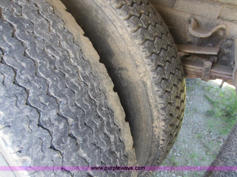 image for item D5516 1986 GMC 7000 box truck