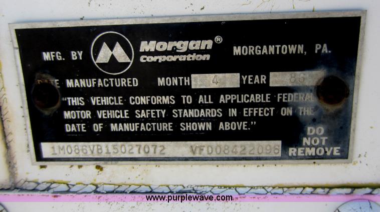 image for item D5516 1986 GMC 7000 box truck