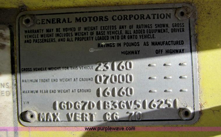 image for item D5516 1986 GMC 7000 box truck