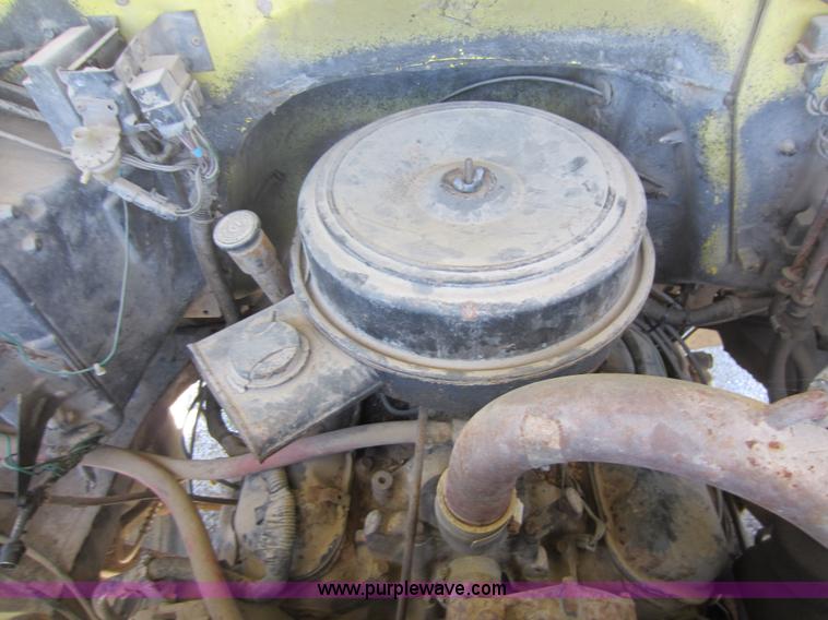 image for item D5516 1986 GMC 7000 box truck