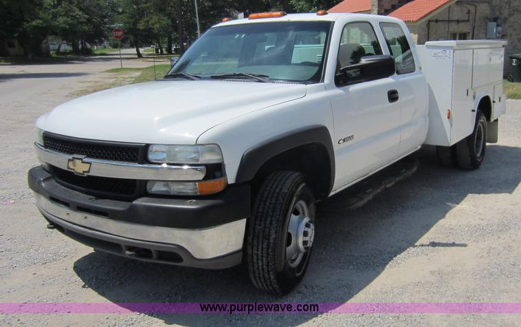 image for item D5528 2002 Chevrolet 3500 utility pickup truck