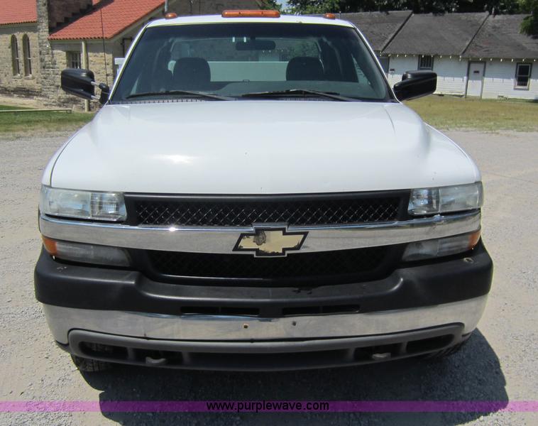 image for item D5528 2002 Chevrolet 3500 utility pickup truck