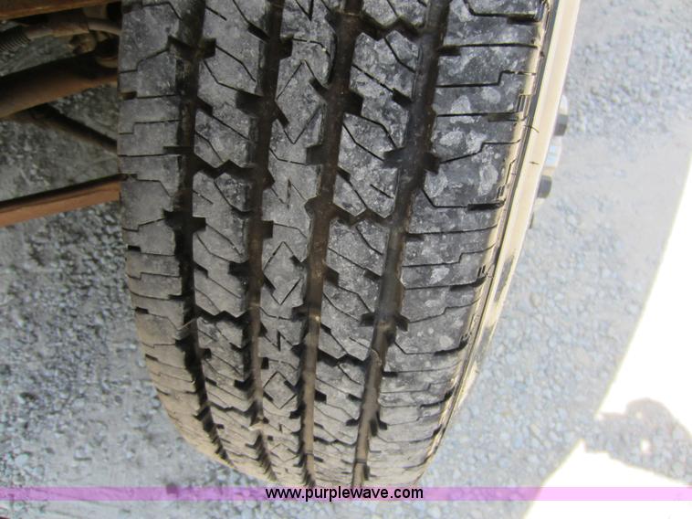 image for item D5528 2002 Chevrolet 3500 utility pickup truck