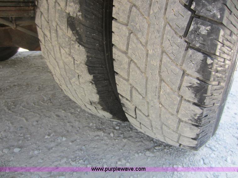 image for item D5528 2002 Chevrolet 3500 utility pickup truck