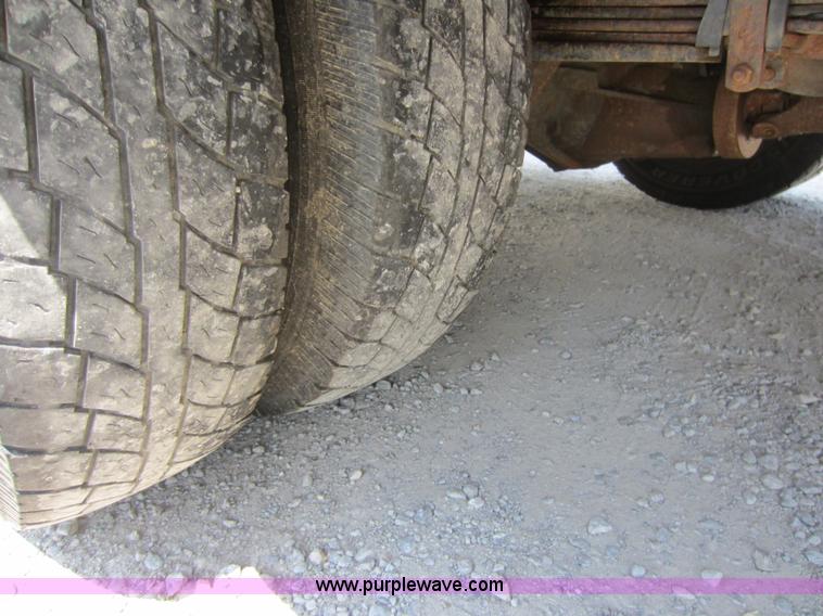 image for item D5528 2002 Chevrolet 3500 utility pickup truck