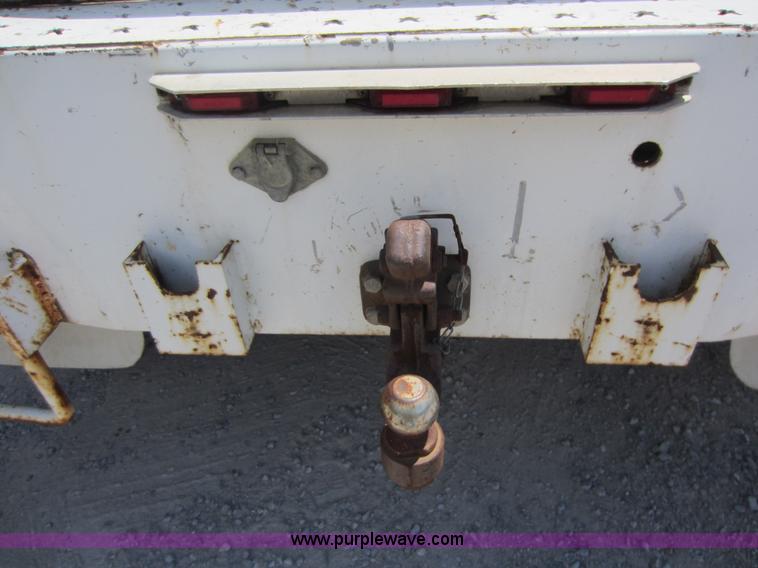 image for item D5528 2002 Chevrolet 3500 utility pickup truck