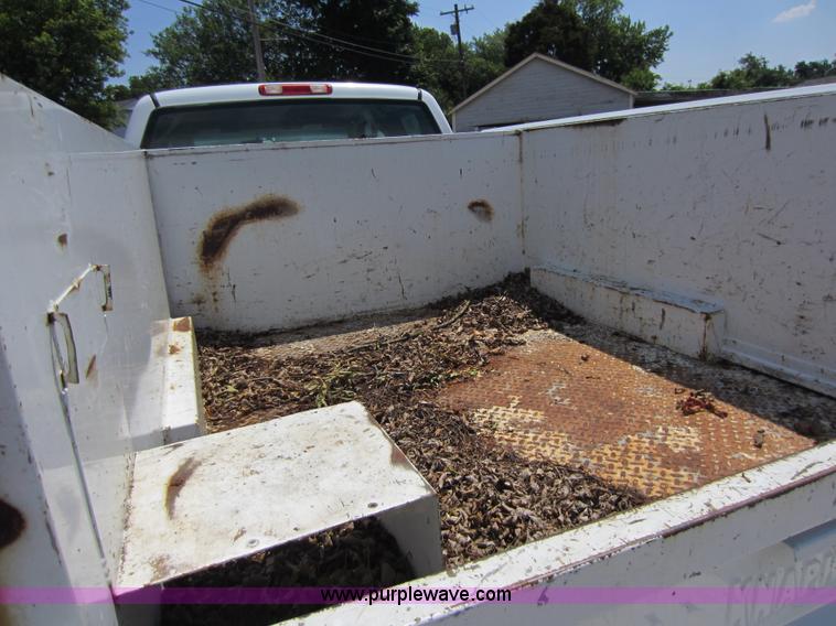 image for item D5528 2002 Chevrolet 3500 utility pickup truck