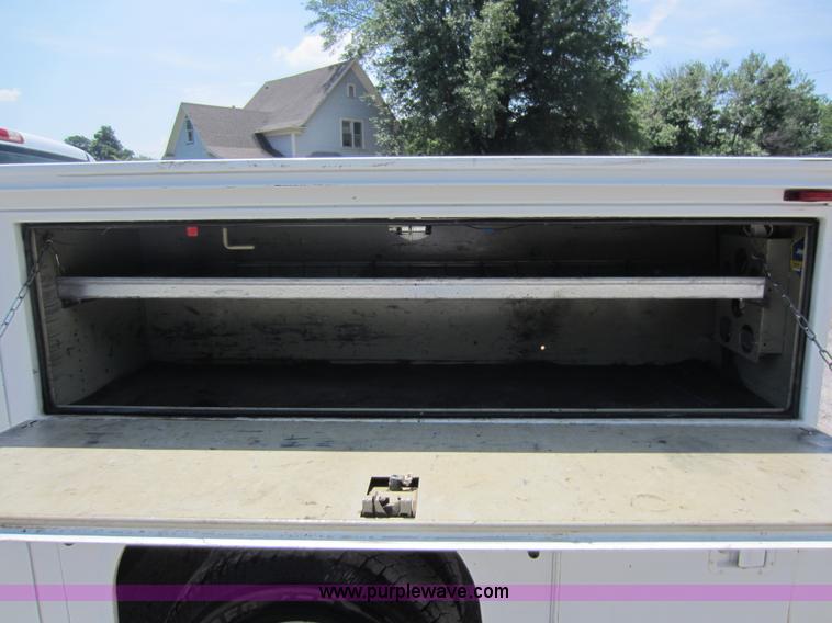 image for item D5528 2002 Chevrolet 3500 utility pickup truck