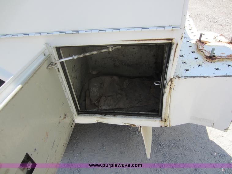 image for item D5528 2002 Chevrolet 3500 utility pickup truck