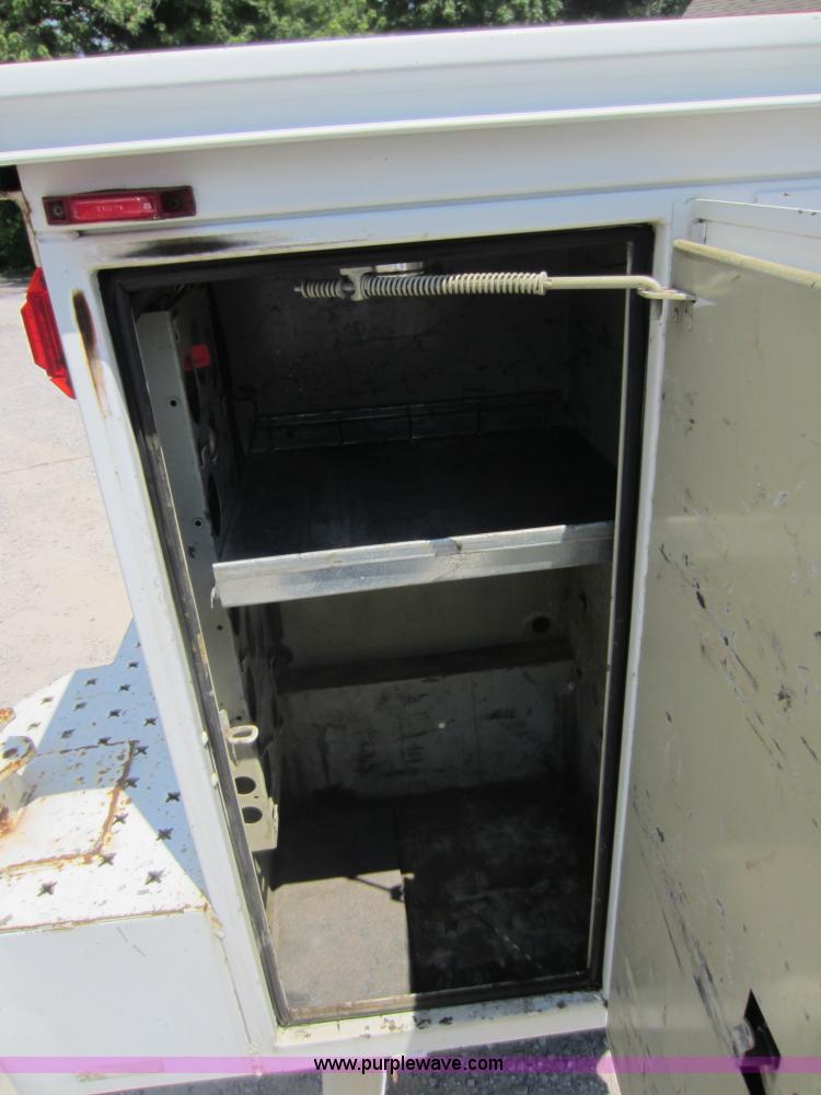 image for item D5528 2002 Chevrolet 3500 utility pickup truck