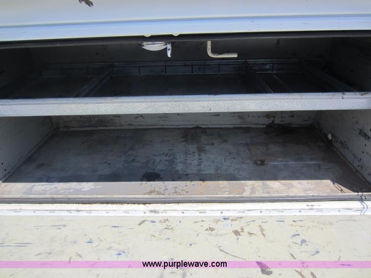 image for item D5528 2002 Chevrolet 3500 utility pickup truck