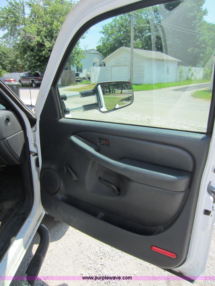 image for item D5528 2002 Chevrolet 3500 utility pickup truck