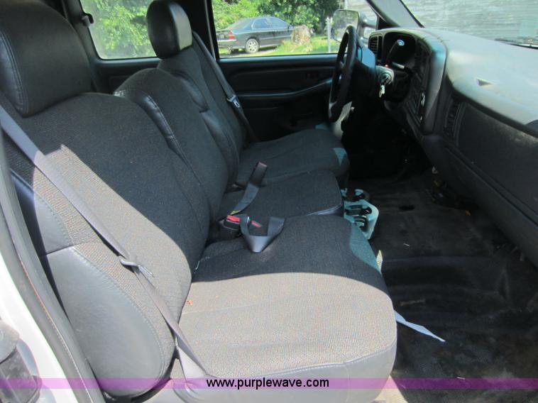 image for item D5528 2002 Chevrolet 3500 utility pickup truck