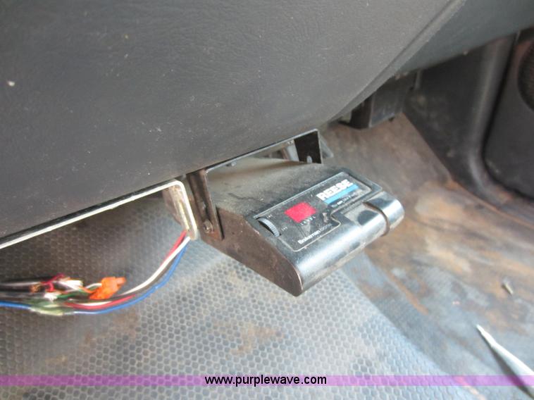 image for item D5528 2002 Chevrolet 3500 utility pickup truck