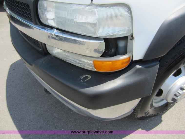 image for item D5528 2002 Chevrolet 3500 utility pickup truck