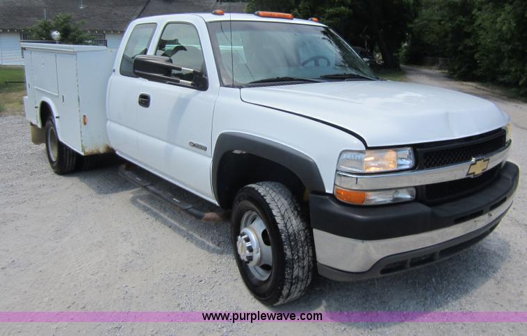 image for item D5530 2002 Chevrolet 3500 utility pickup truck