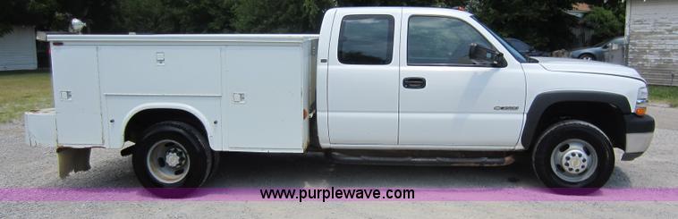 image for item D5530 2002 Chevrolet 3500 utility pickup truck