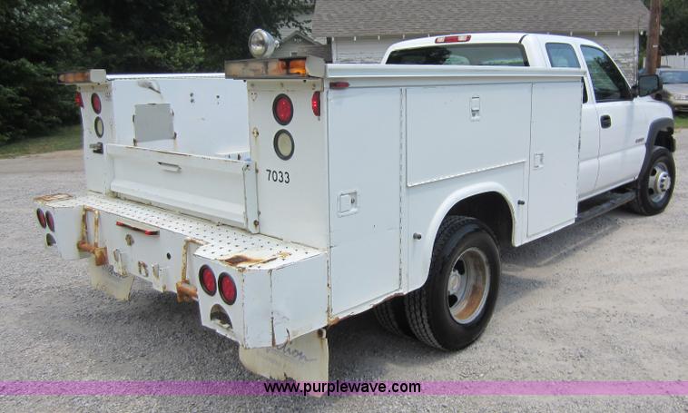 image for item D5530 2002 Chevrolet 3500 utility pickup truck